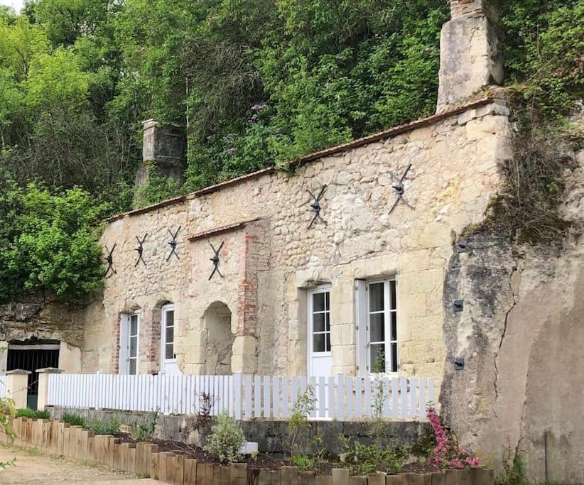 Villa Nuit Insolite Dans Une Troglodyte ! Nazelles-Negron Exterior foto